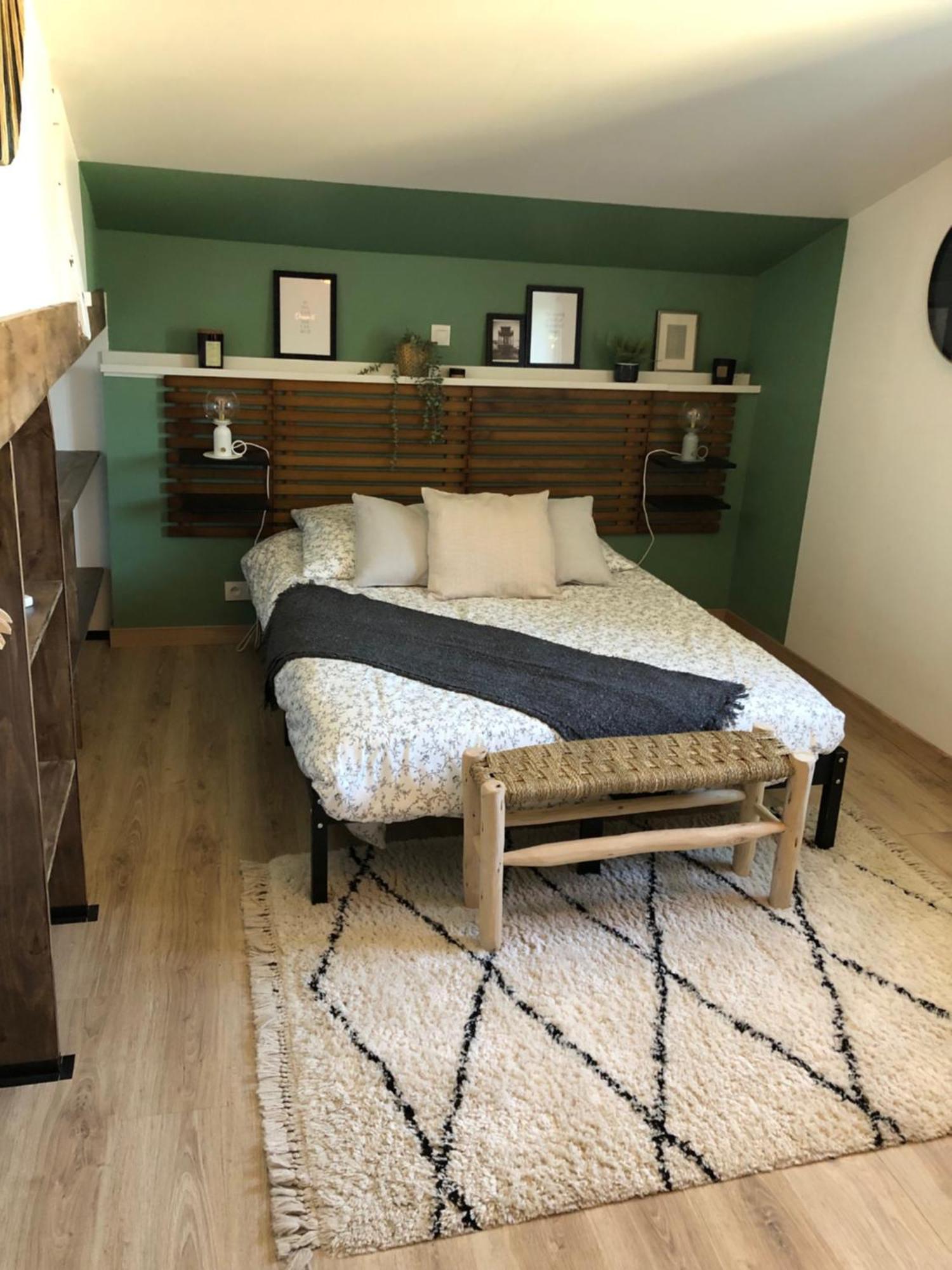Bed and Breakfast Au Dessus De Chez Nous Doulezon Exterior foto
